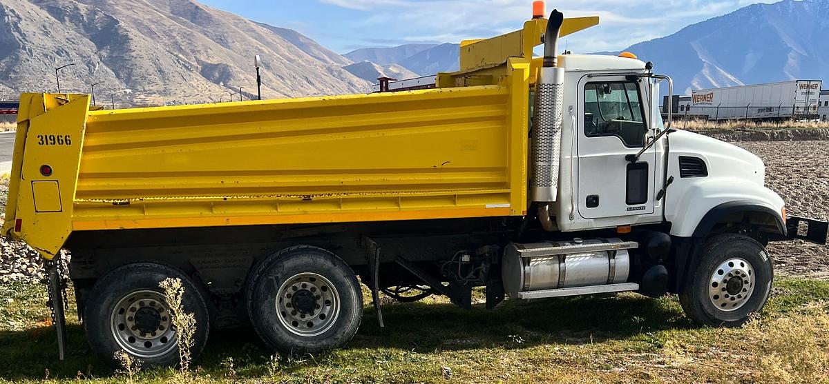 Used 2005 MACK CV713 Granite Dump Truck
