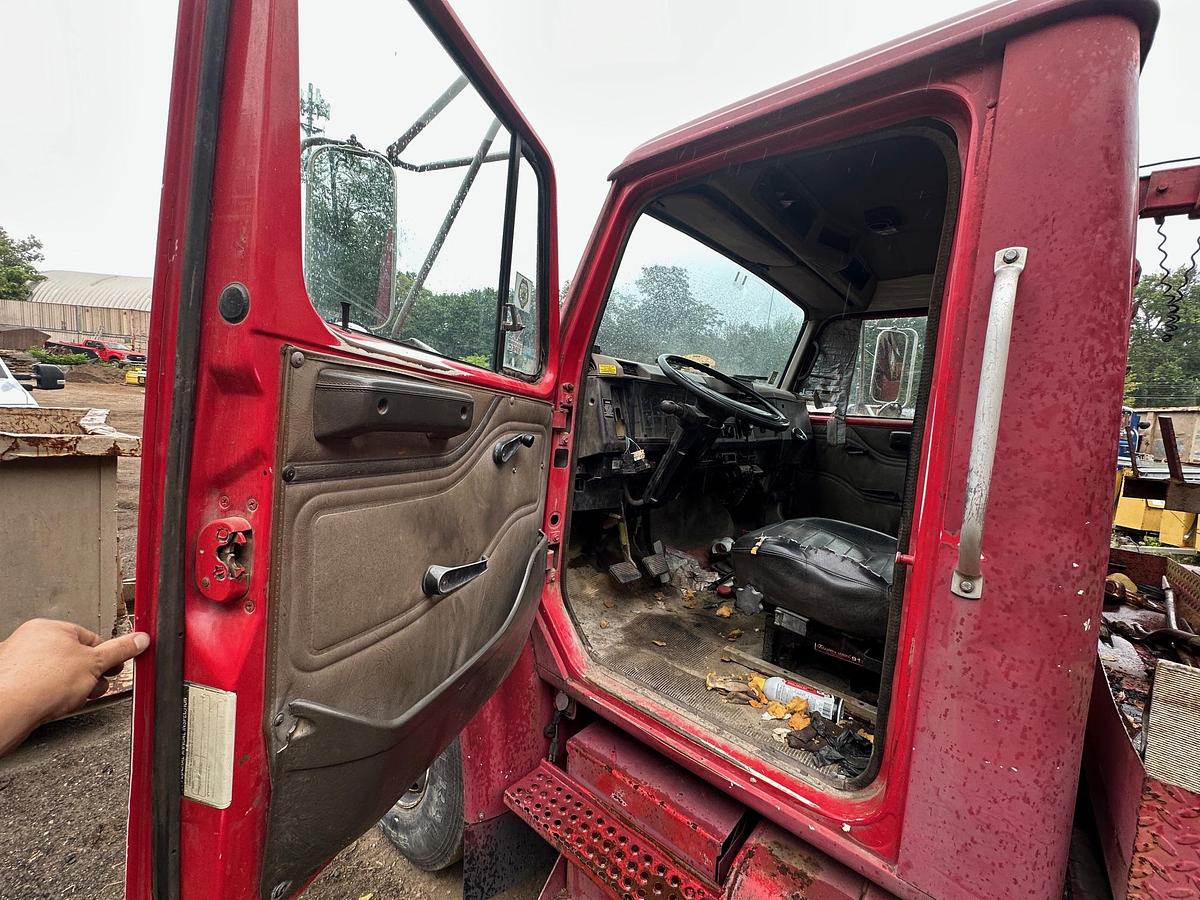 Used 2001 INTERNATIONAL 4700 Service Truck