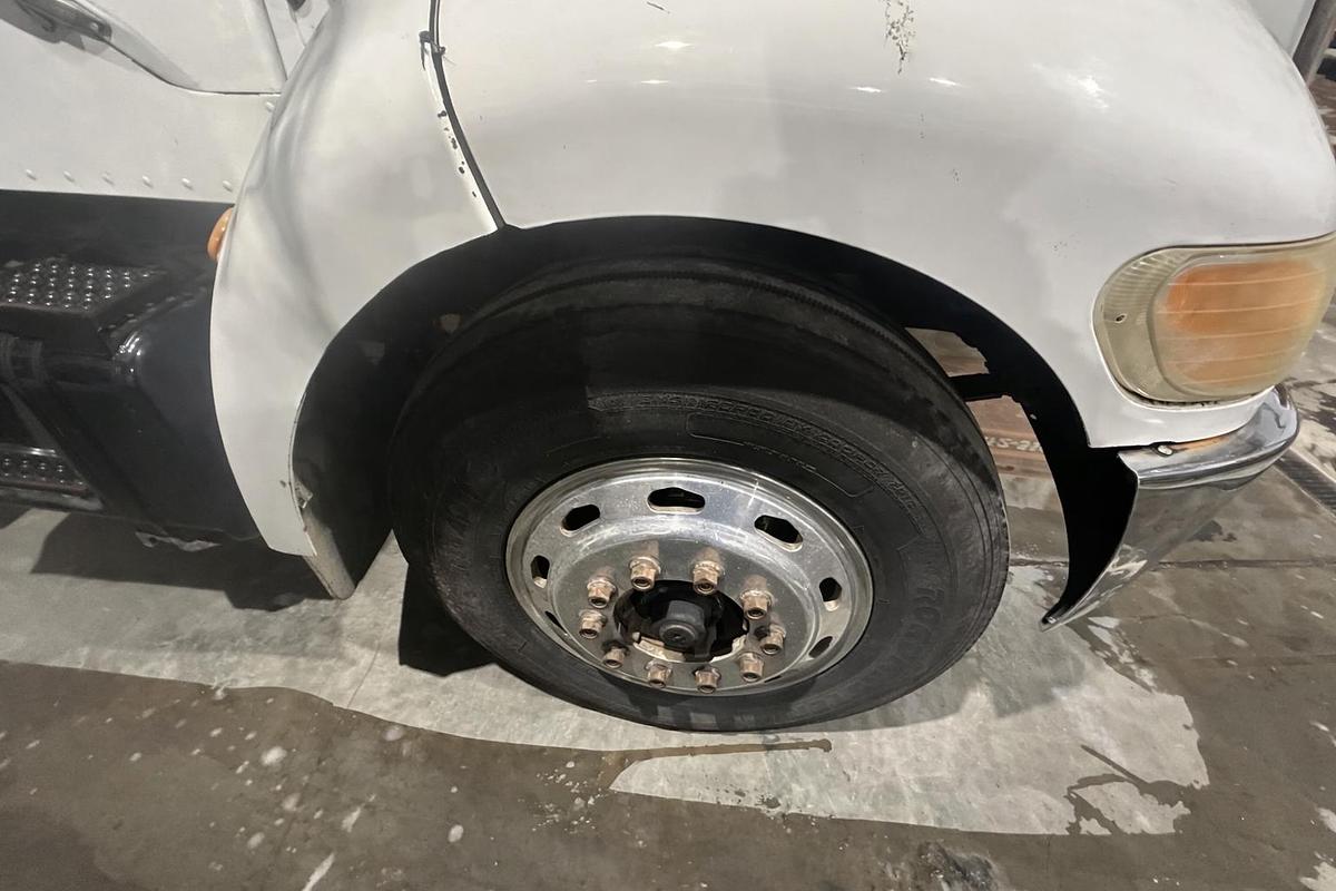 Used 2005 PETERBILT 335