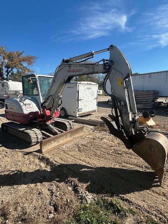 Used 2015 TAKEUCHI TB260