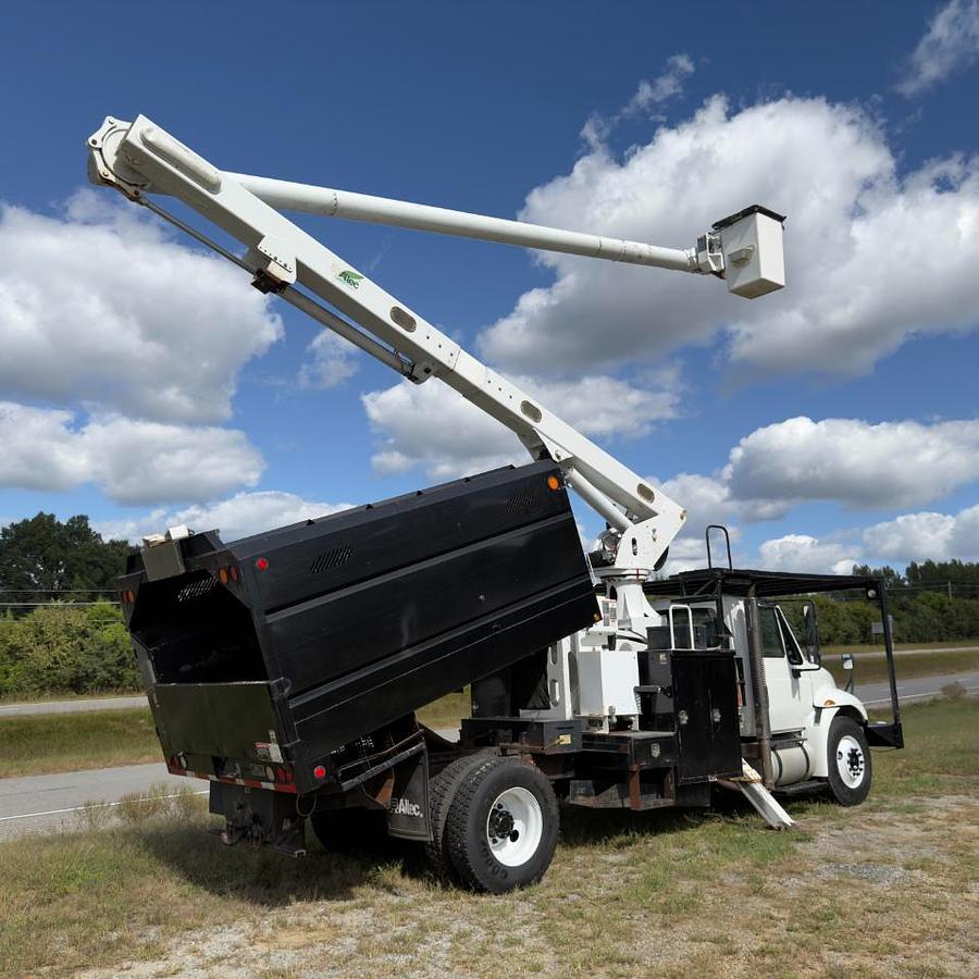 Used 2011 INTERNATIONAL 4300 Chipper Dump
