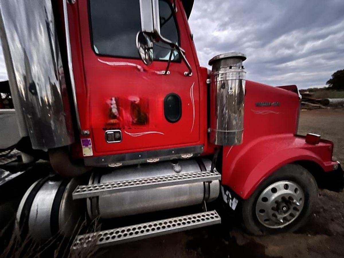 Used 2000 WESTERN STAR 4900