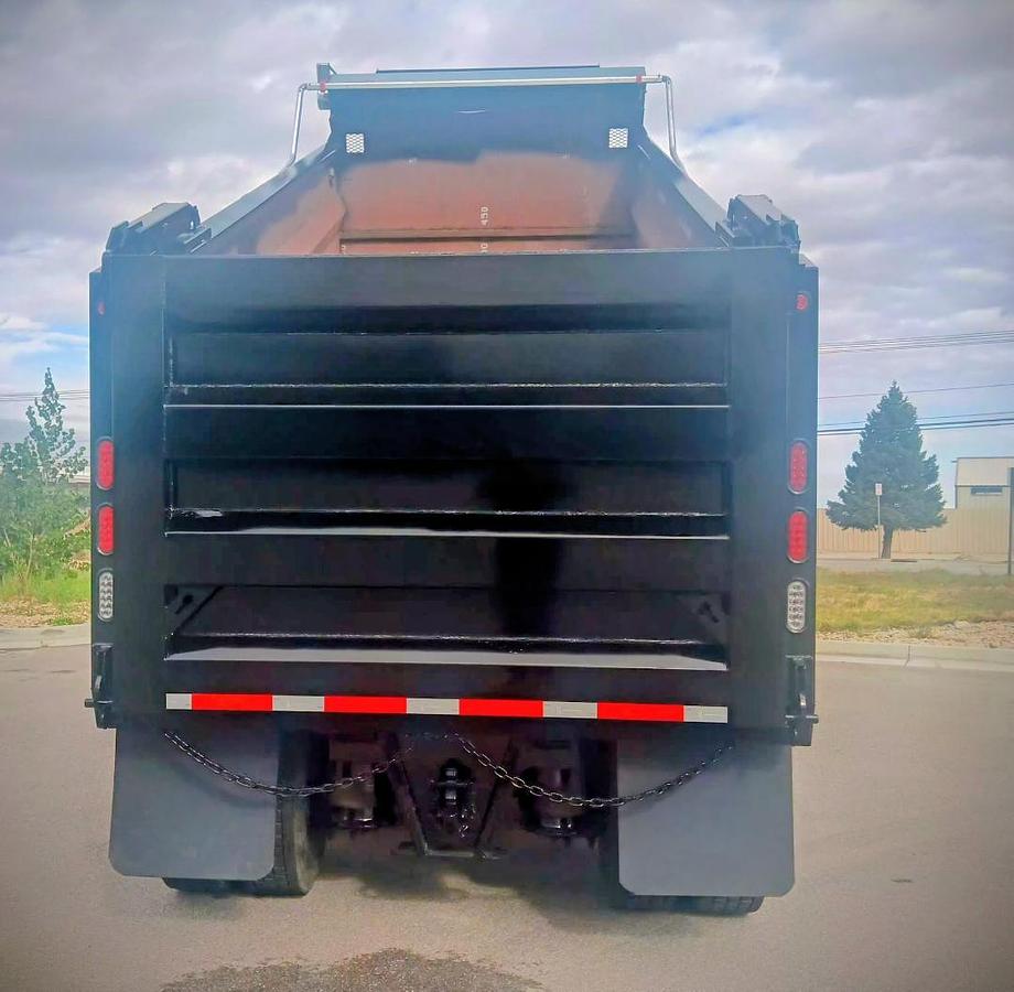 Used 2001 FREIGHTLINER FL 112