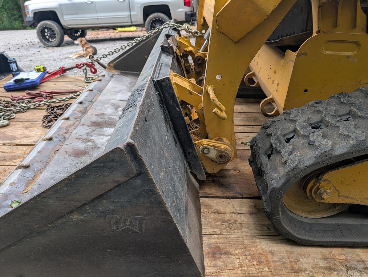 Used 2015 CATERPILLAR 239D