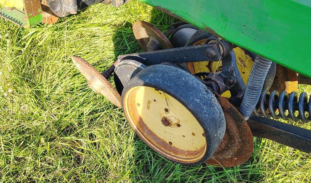 Used 1987 JOHN DEERE 750 Grain Drill