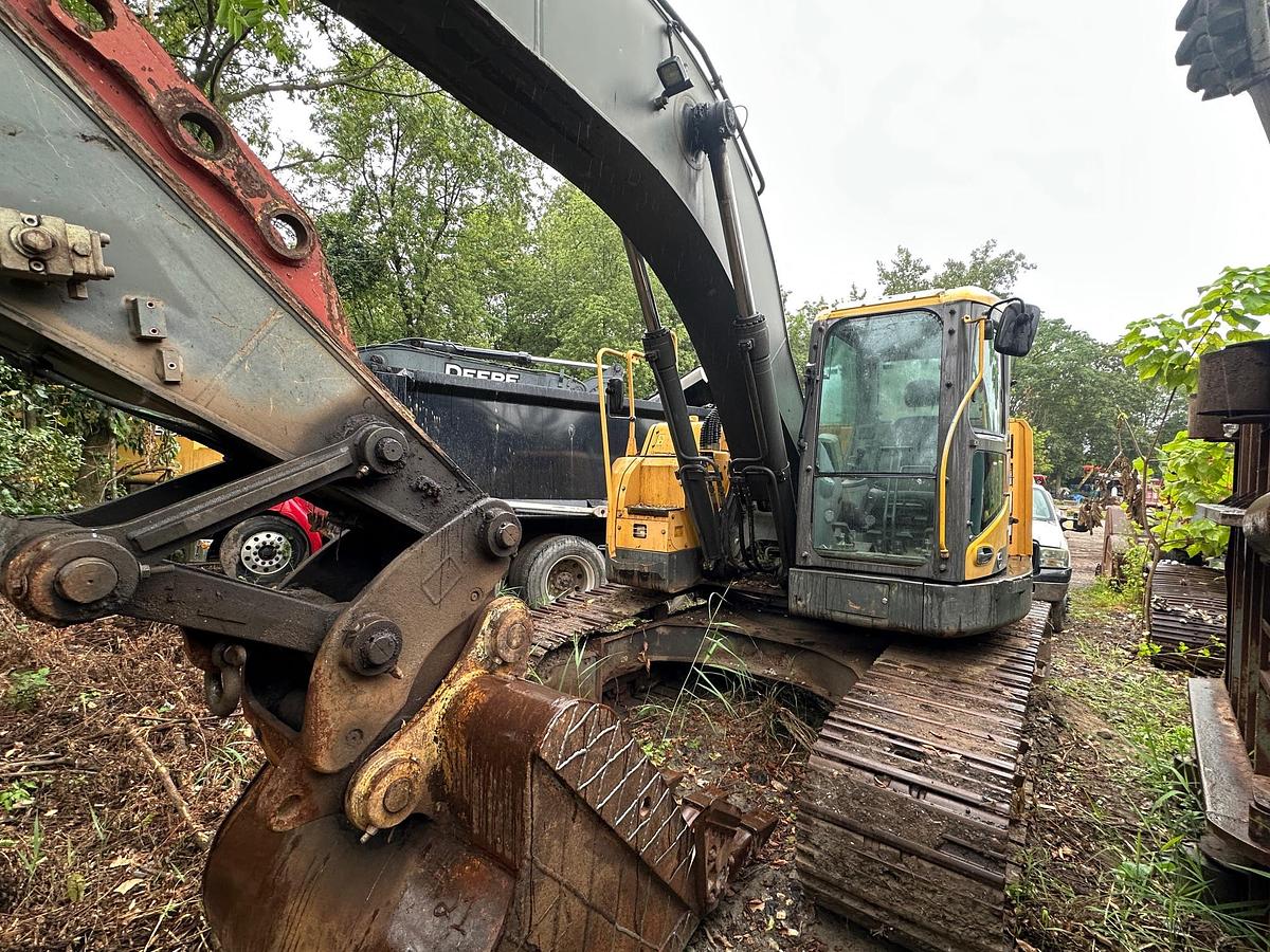 Used 2013 VOLVO ECR235DL