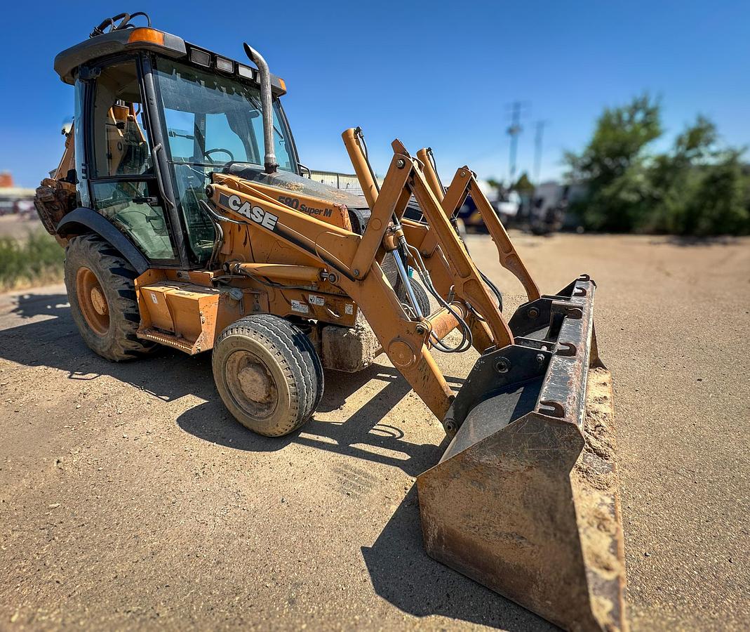 Used 2005 CASE 580 SM II