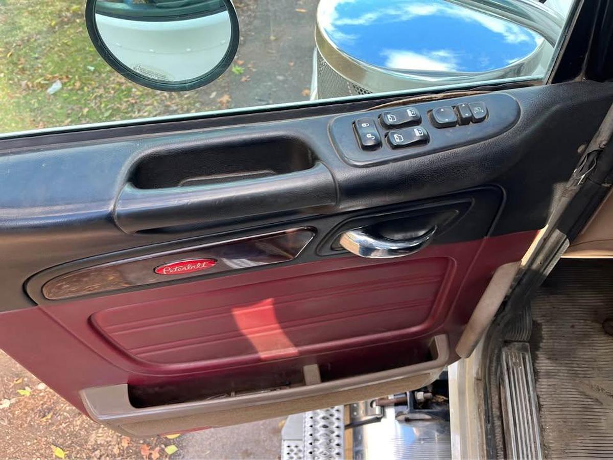 Used 2013 PETERBILT 388