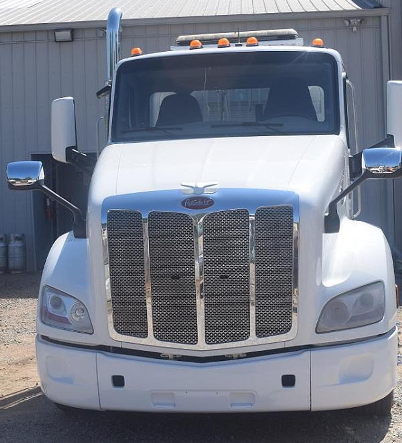 Used 2022 PETERBILT 579