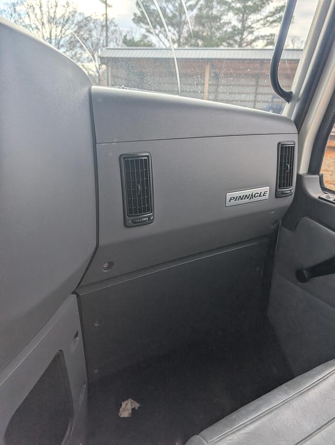 Used 2013 MACK CHU613