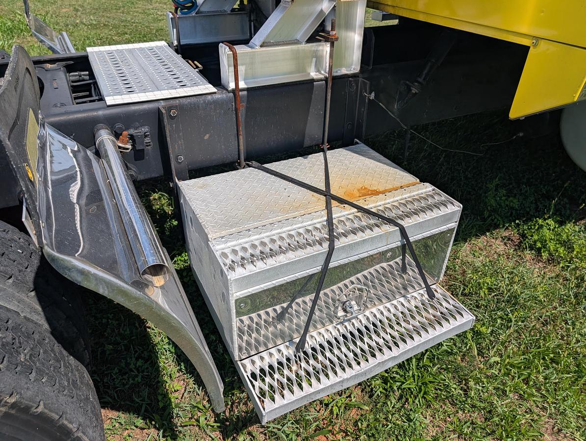 Used 2004 WESTERN STAR 4900