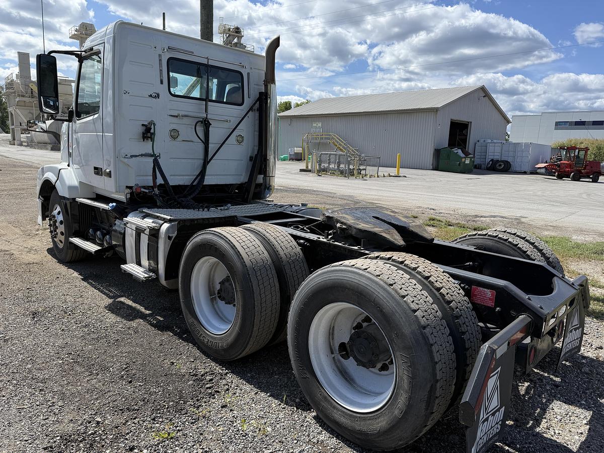 Used 2012 VOLVO VNL64T300