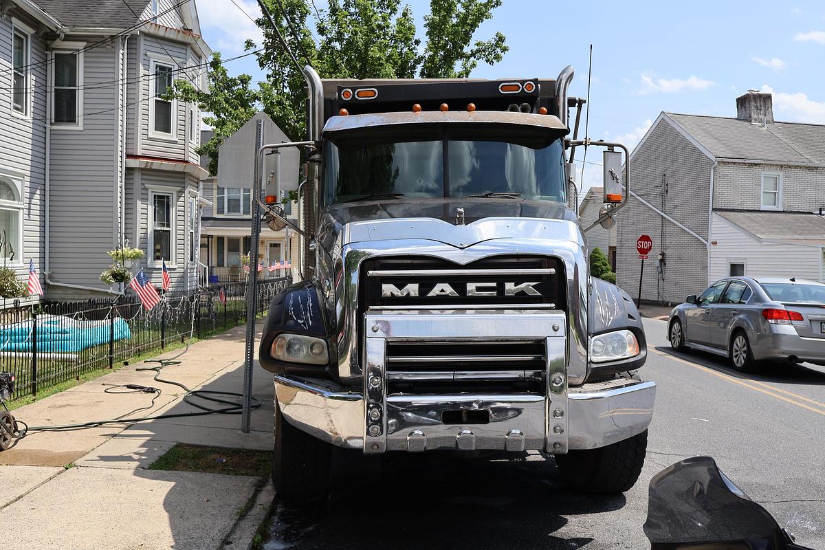 Used 2006 MACK CT713 Granite