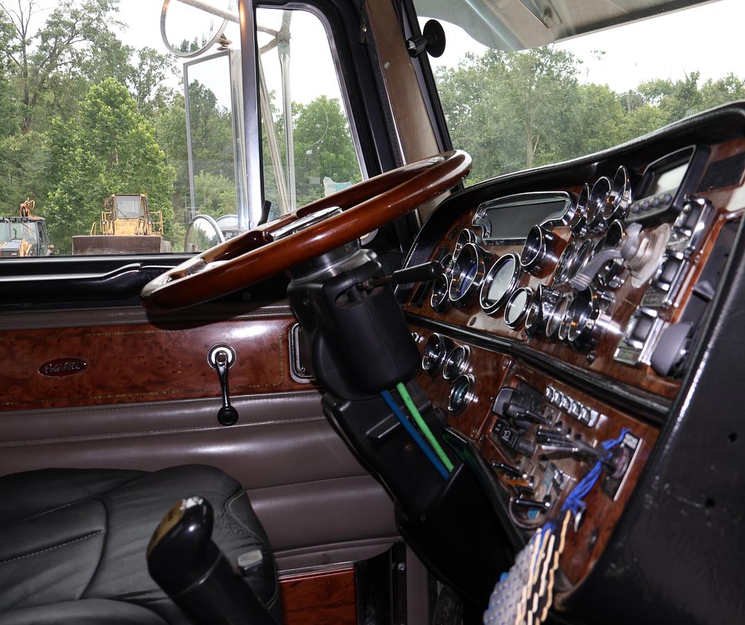 Used 2001 PETERBILT 379