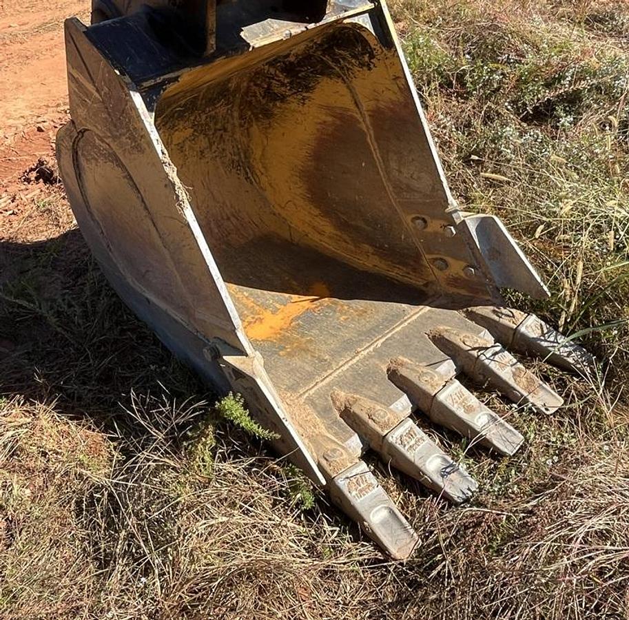 Used 2005 KOMATSU PC 200 LC-7L