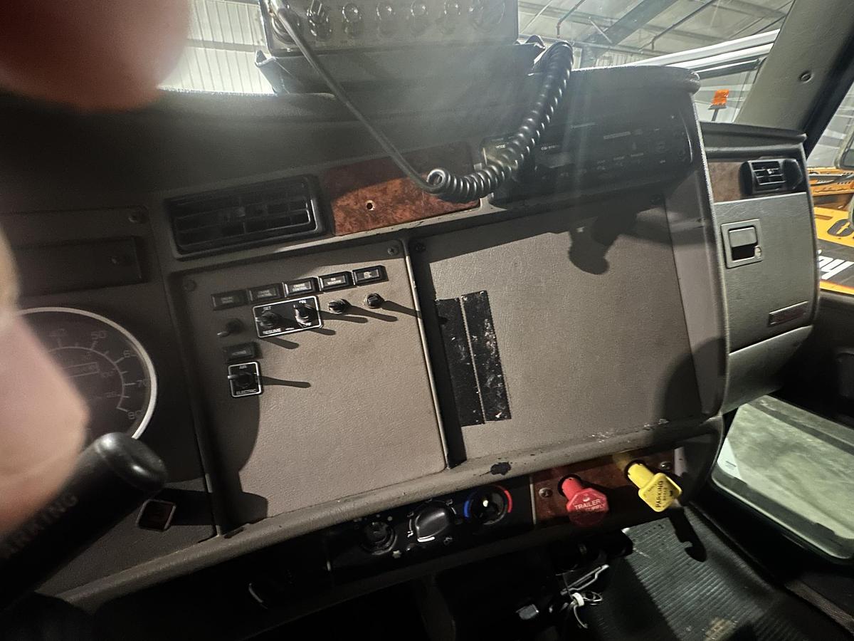 Used 2006 KENWORTH T300