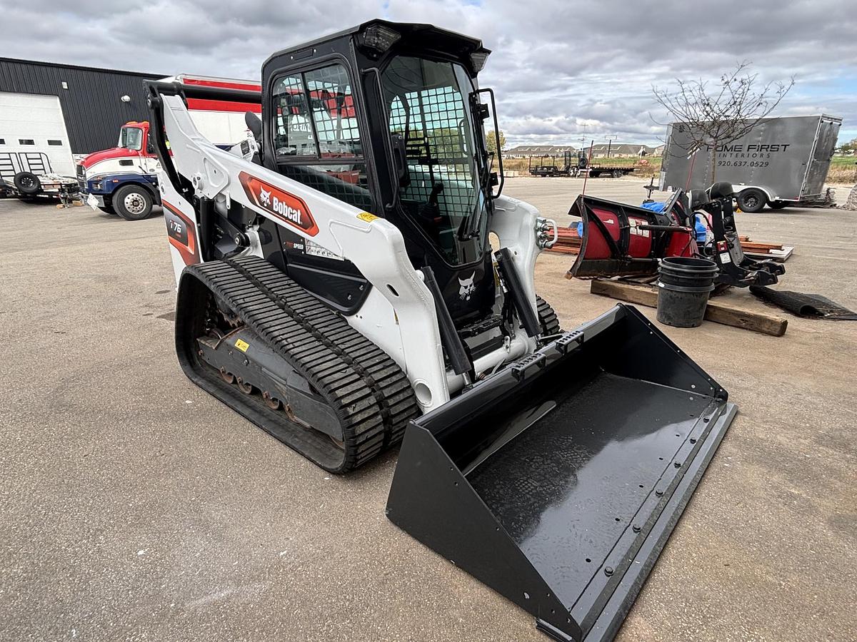 Used 2022 BOBCAT T76