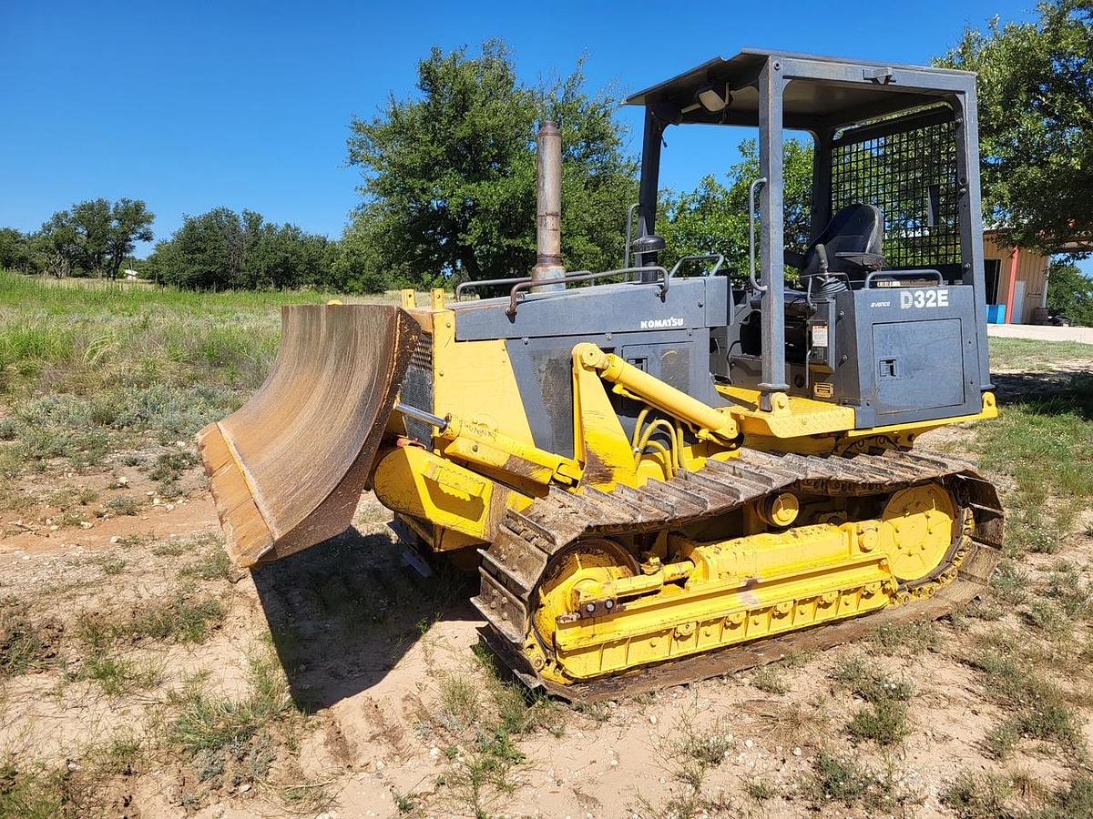 Used 2002 KOMATSU D32E