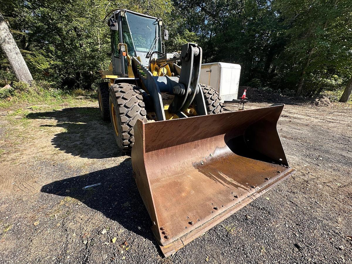 Used 2005 DEERE 624J