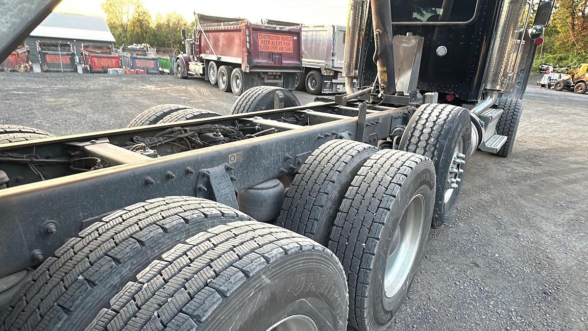 Used 2019 PETERBILT 389L