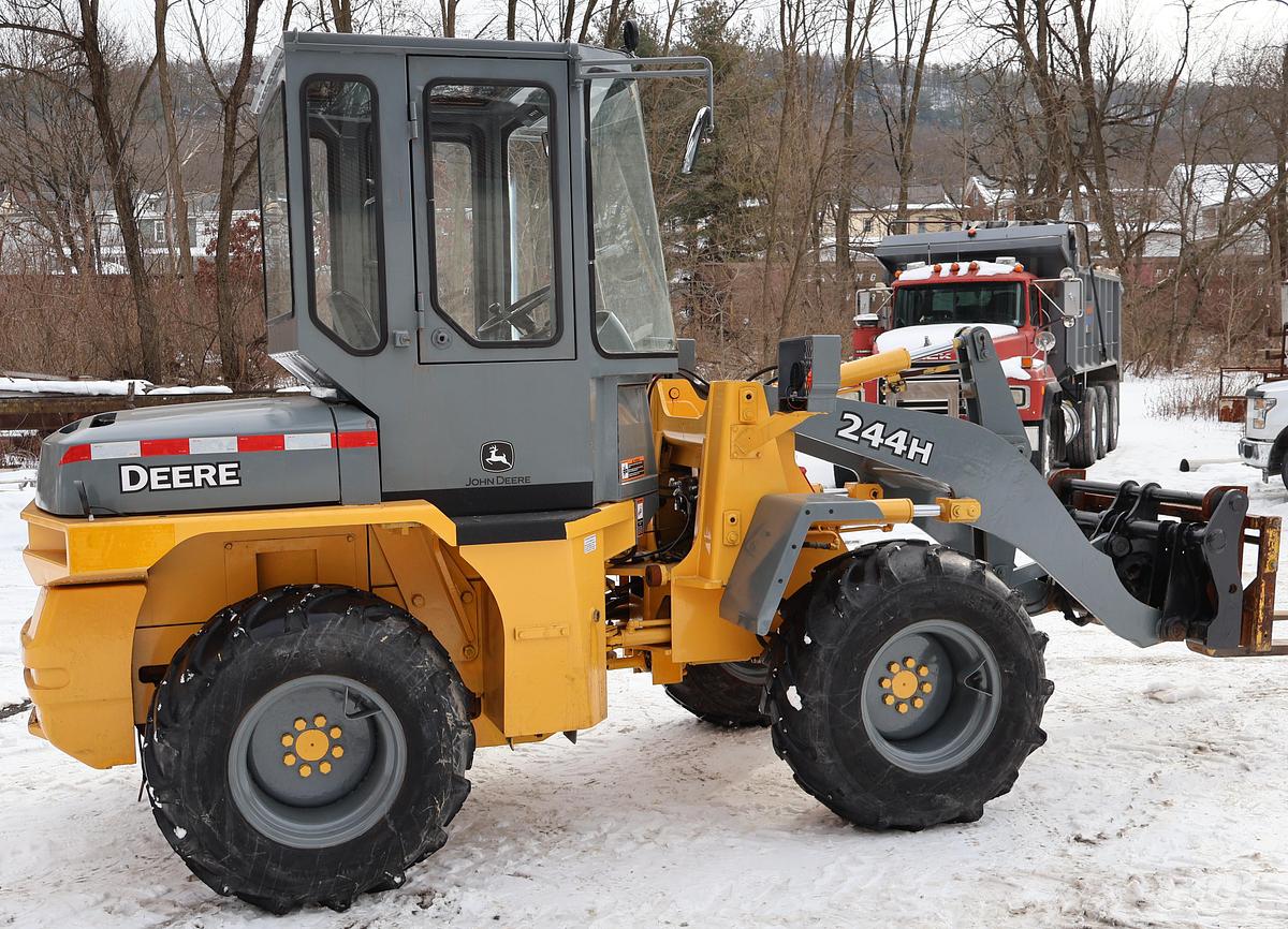 Used 2000 DEERE 244H