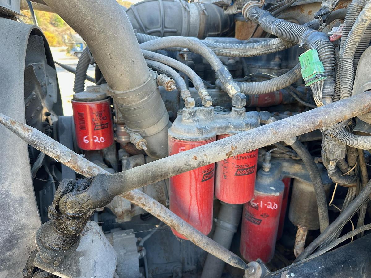 Used 2000 MACK DM690S Conveyor