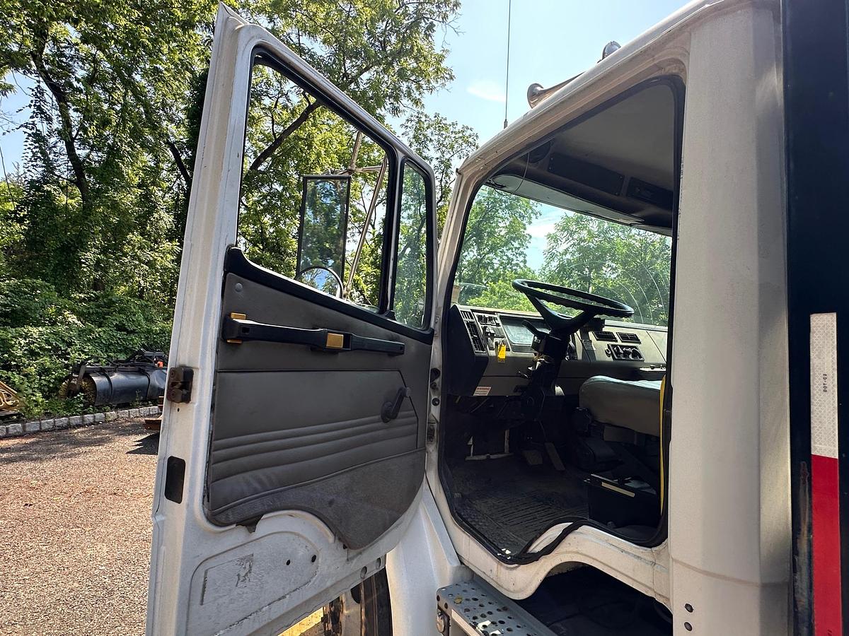 Used 2003 FREIGHTLINER FL70