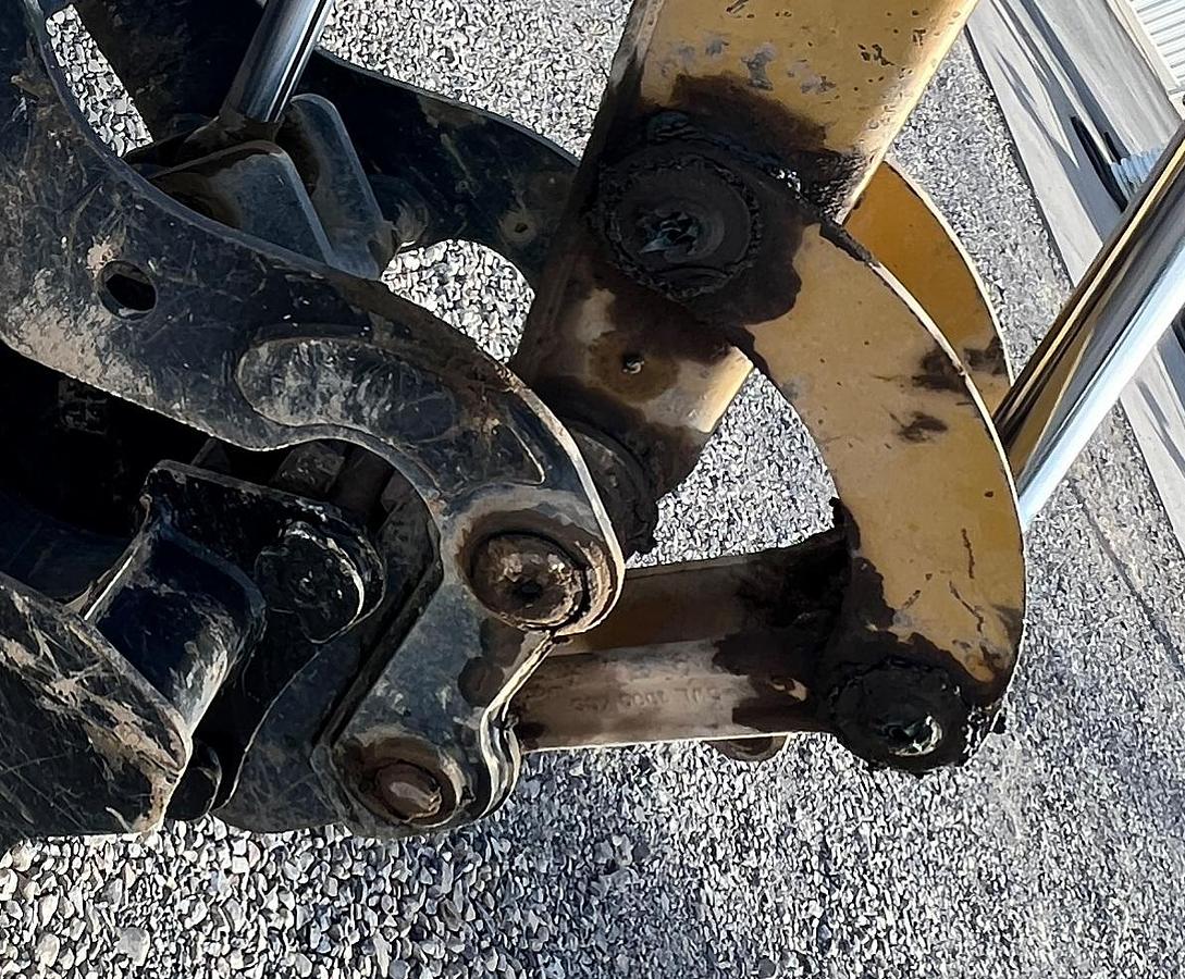 Used 2004 CATERPILLAR 305Cr