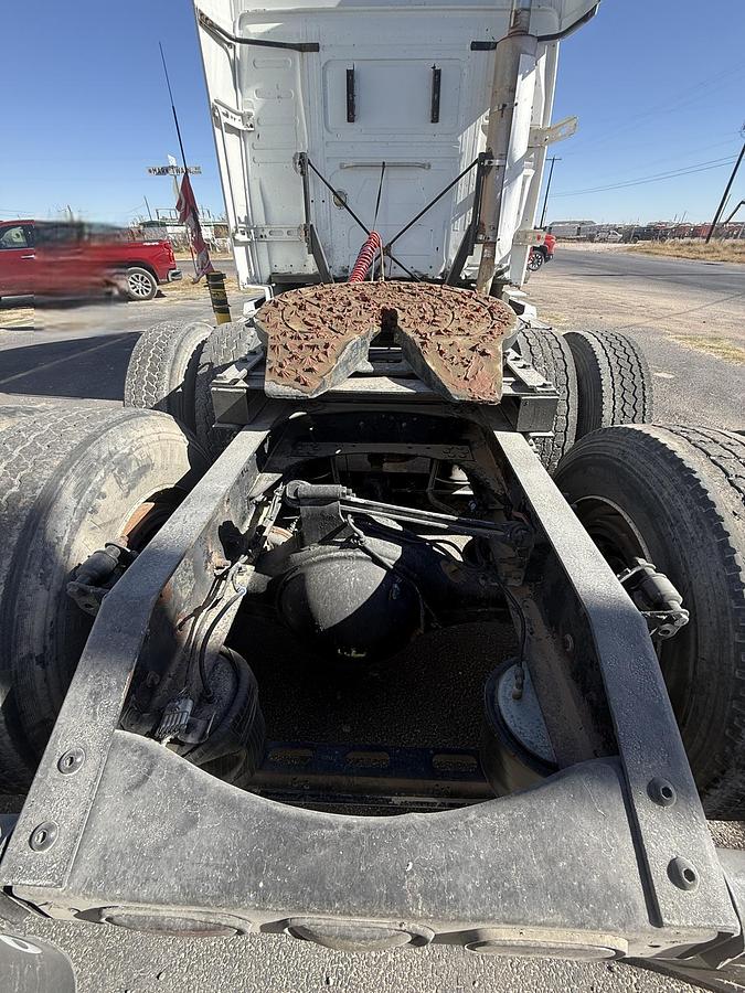 Used 2005 VOLVO VNL 64T670