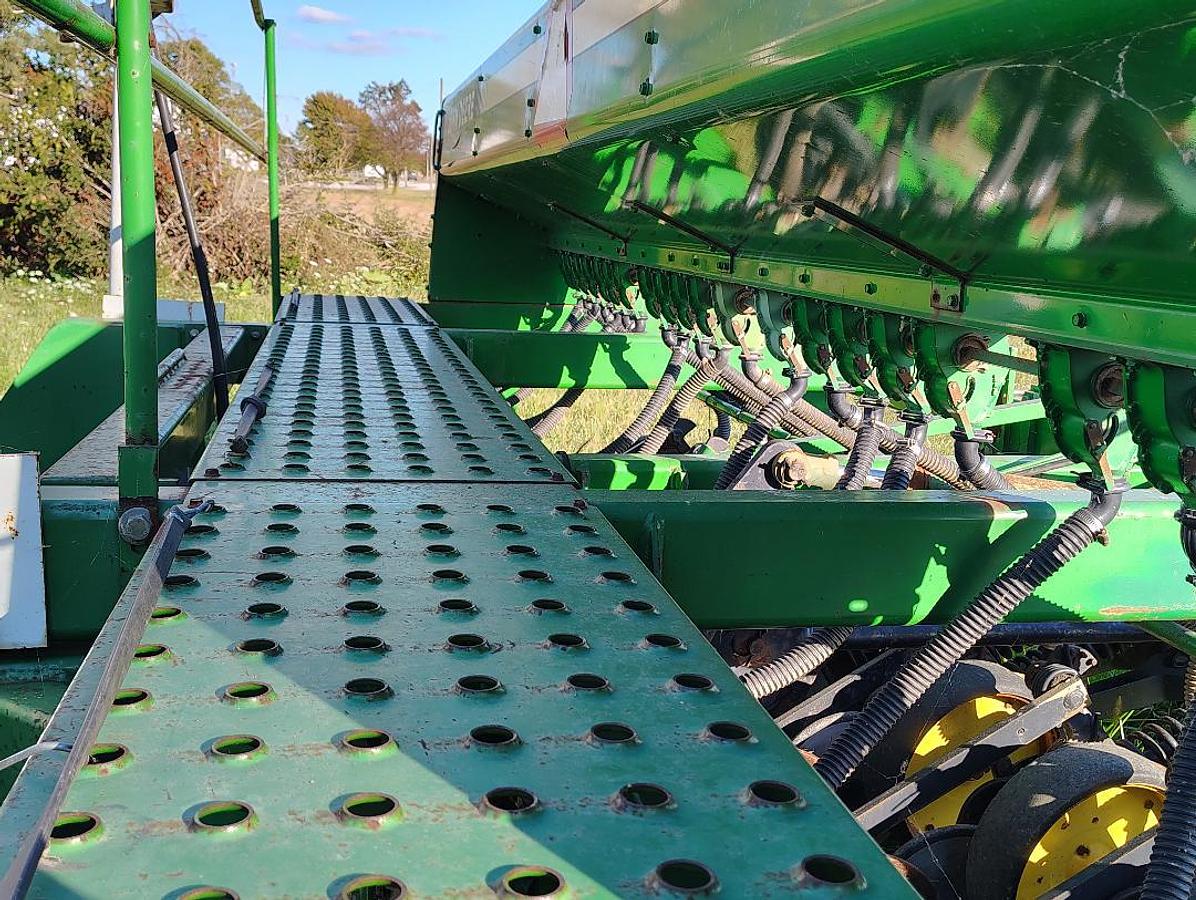 Used 1987 JOHN DEERE 750 Grain Drill
