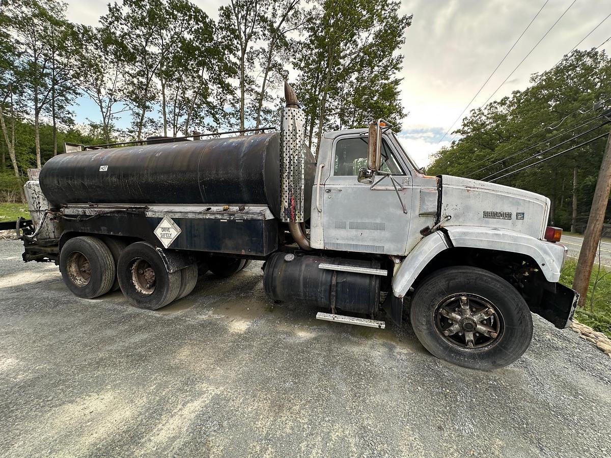 Used 1988 WHITE/GMC Brigadier Oil Distributor