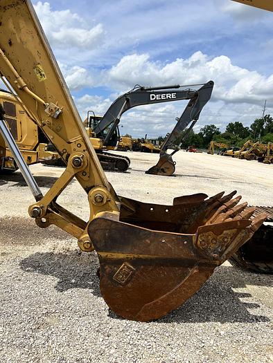 Used 2018 CATERPILLAR 323