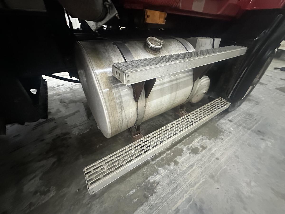 Used 1999 MACK CL713