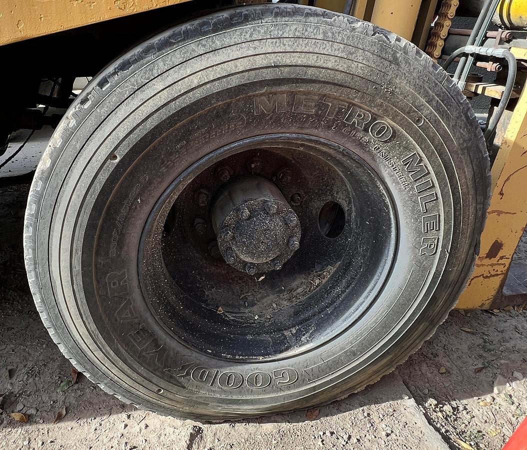 Used 1982 WIGGINS WD228y