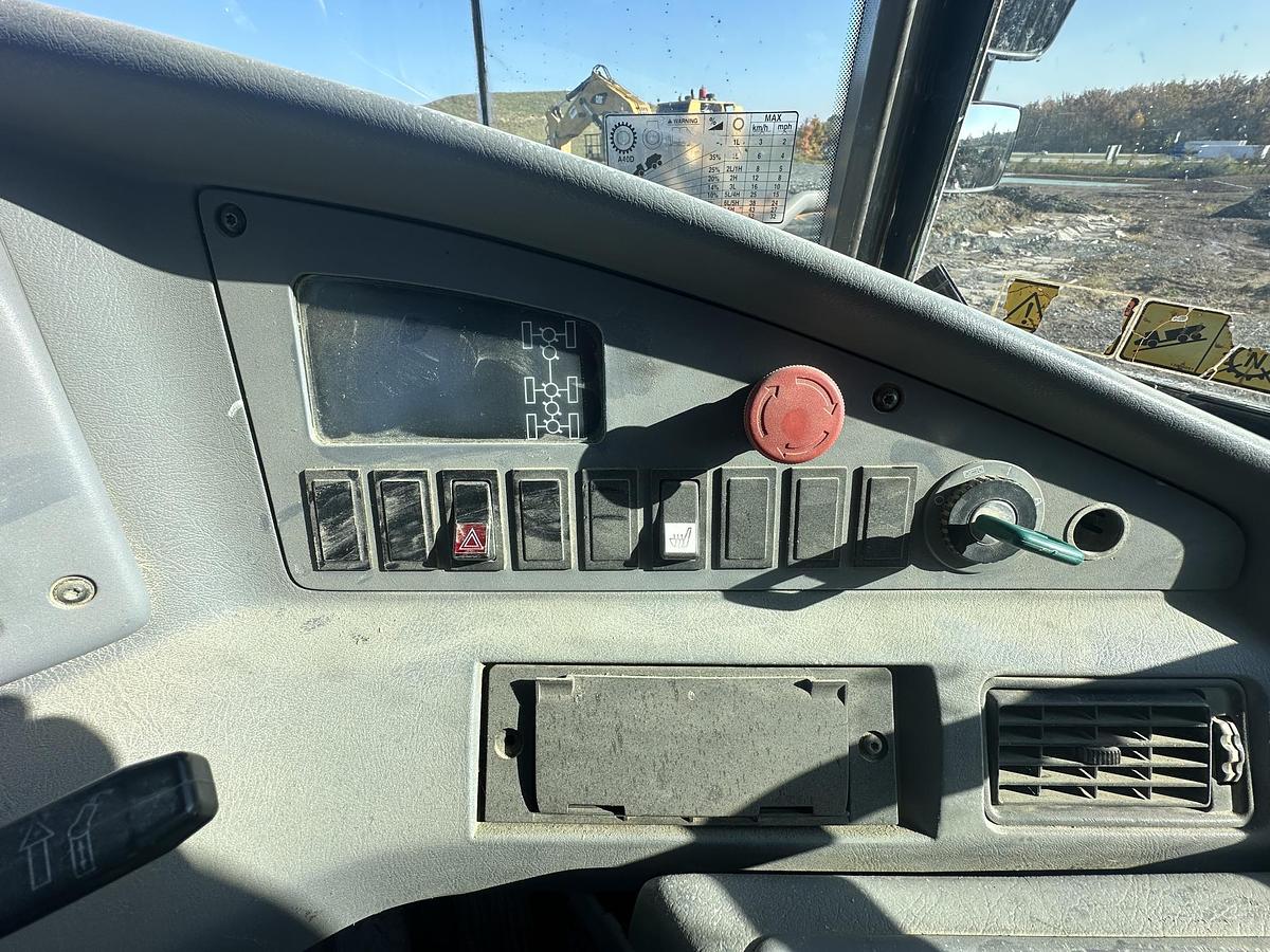 Used 2002 VOLVO A40D