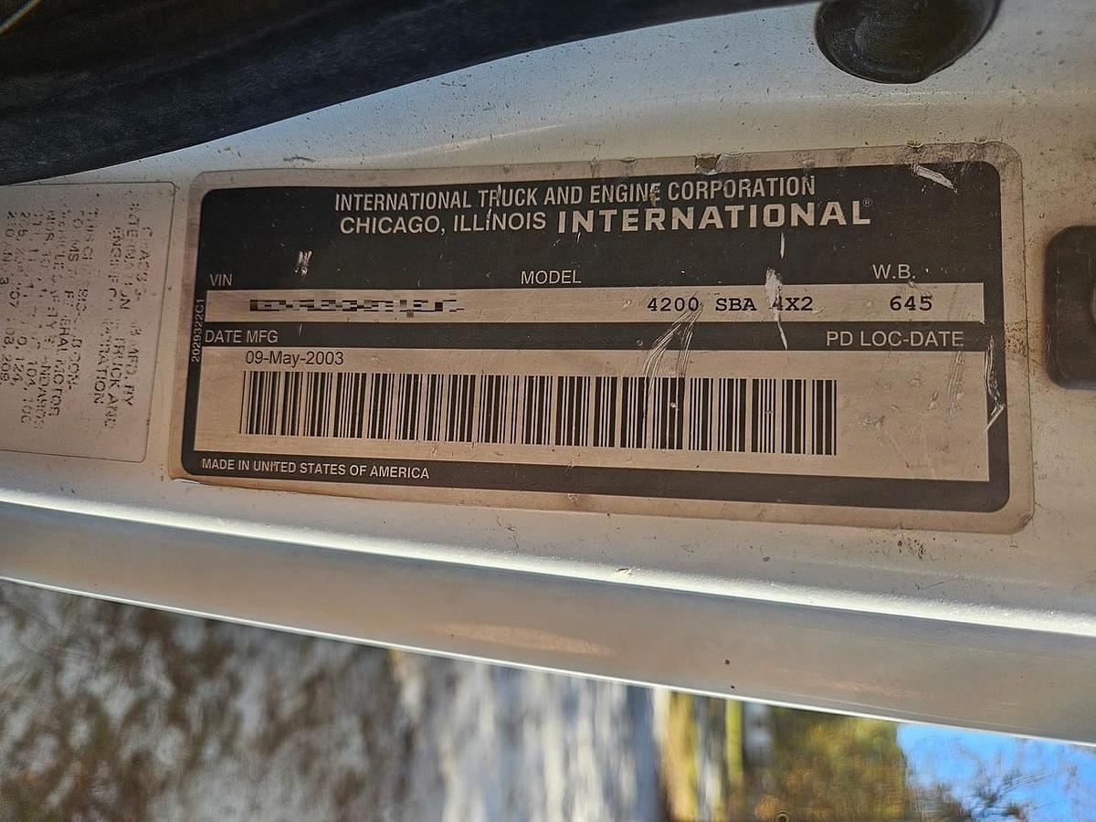 Used 2004 INTERNATIONAL 4200 Mini Mixer