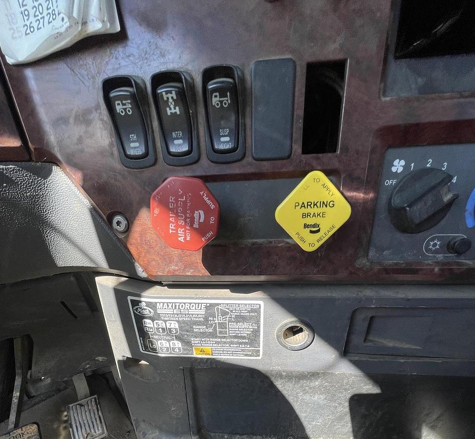 Used 2008 MACK CHU 613 Pinnacle