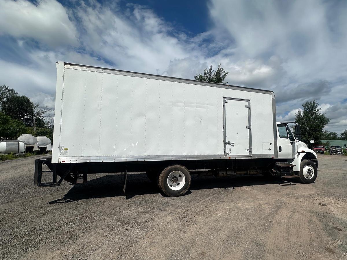 Used 2015 INTERNATIONAL 4300 24' Box Truck
