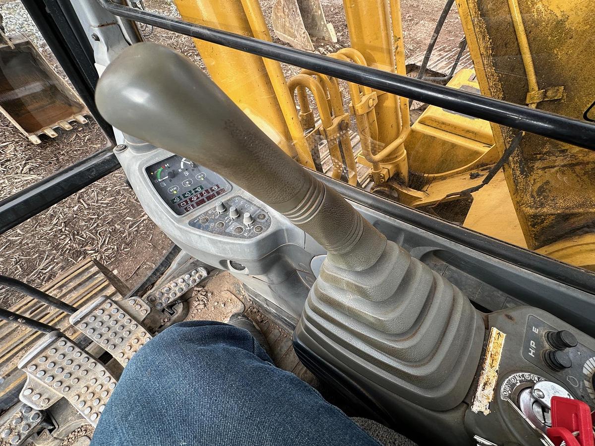 Used 2001 DEERE 160C LC