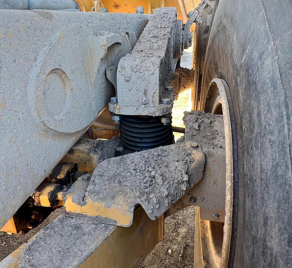 Used 2015 CATERPILLAR 740B