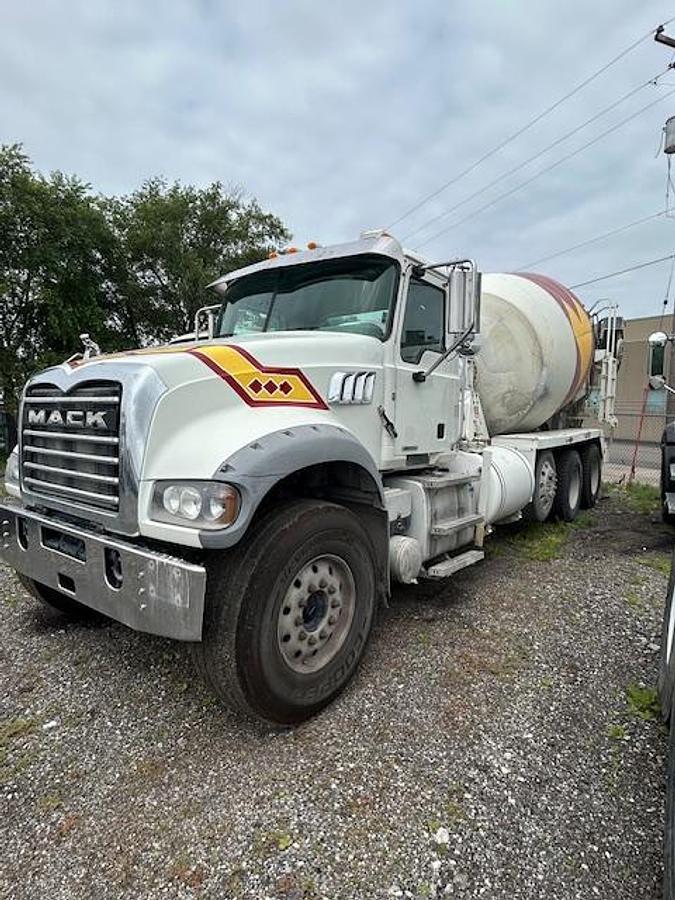 Used 2019 MACK GR64FR