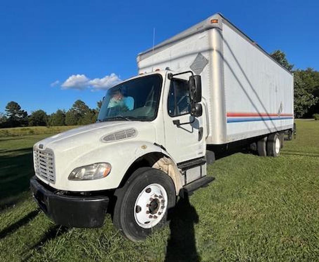Used 2006 FREIGHTLINER M2 106