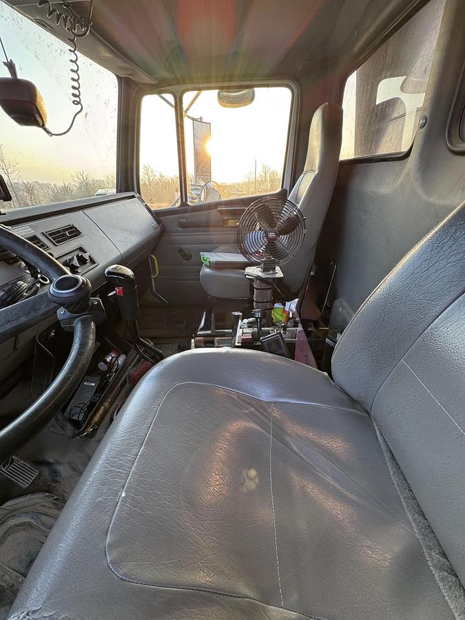 Used 2004 FREIGHTLINER FL112