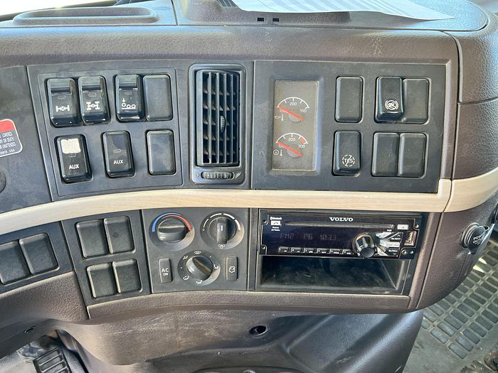 Used 2016 VOLVO VHD84B200
