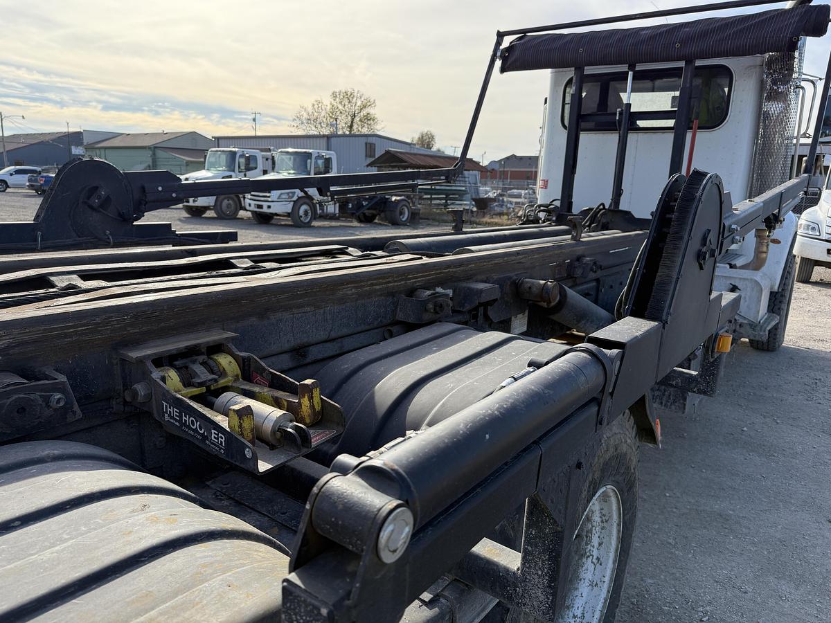 Used 2016 PETERBILT 348