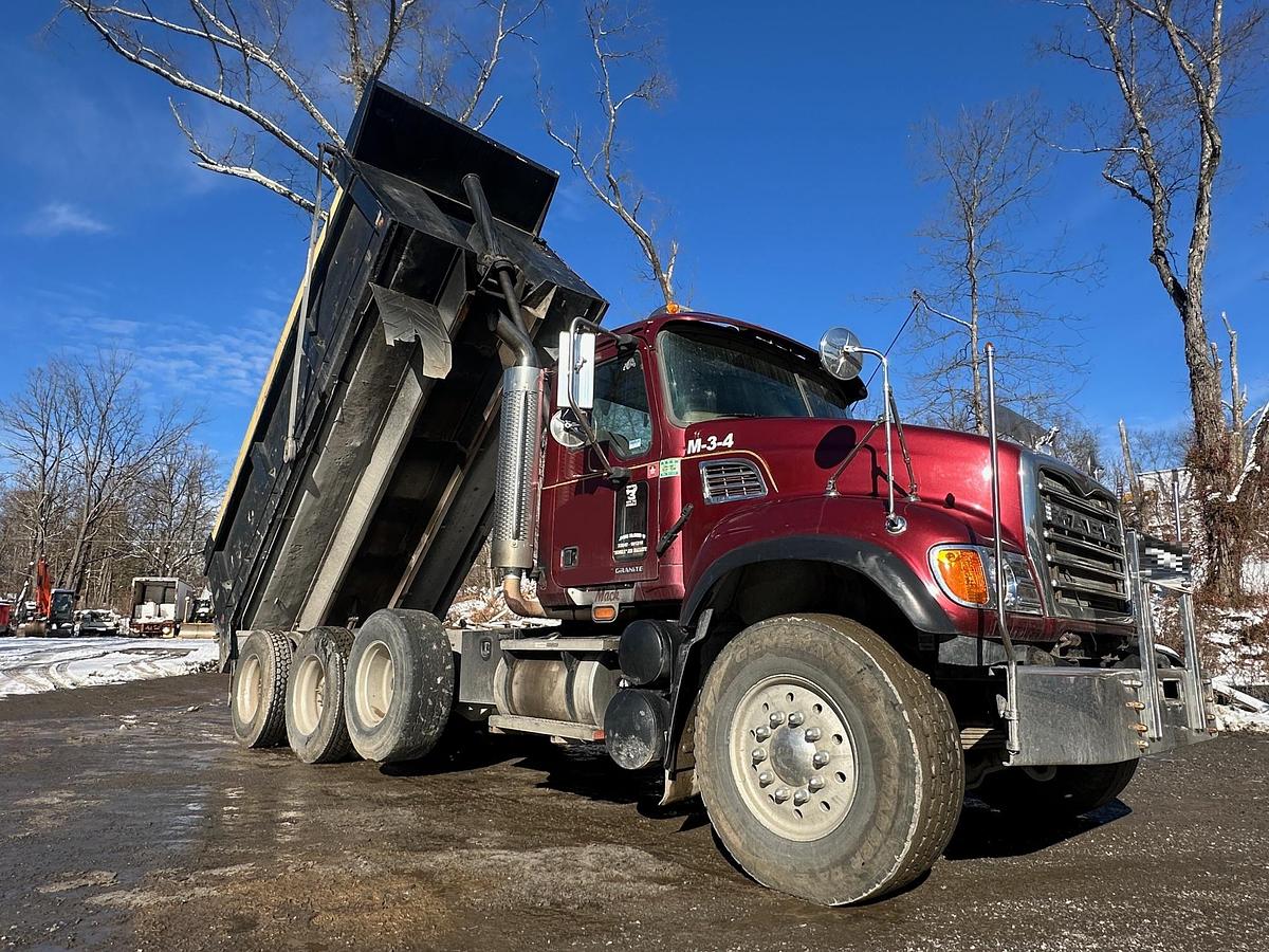 Used 2005 MACK CV713