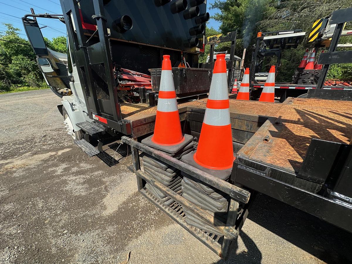 Used 2004 INTERNATIONAL 4300 Attenuator Truck