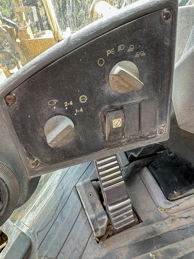 Used 2006 CATERPILLAR 938G II