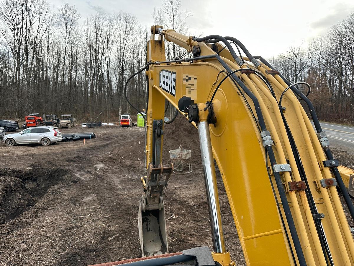 Used 2005 DEERE 160C LC