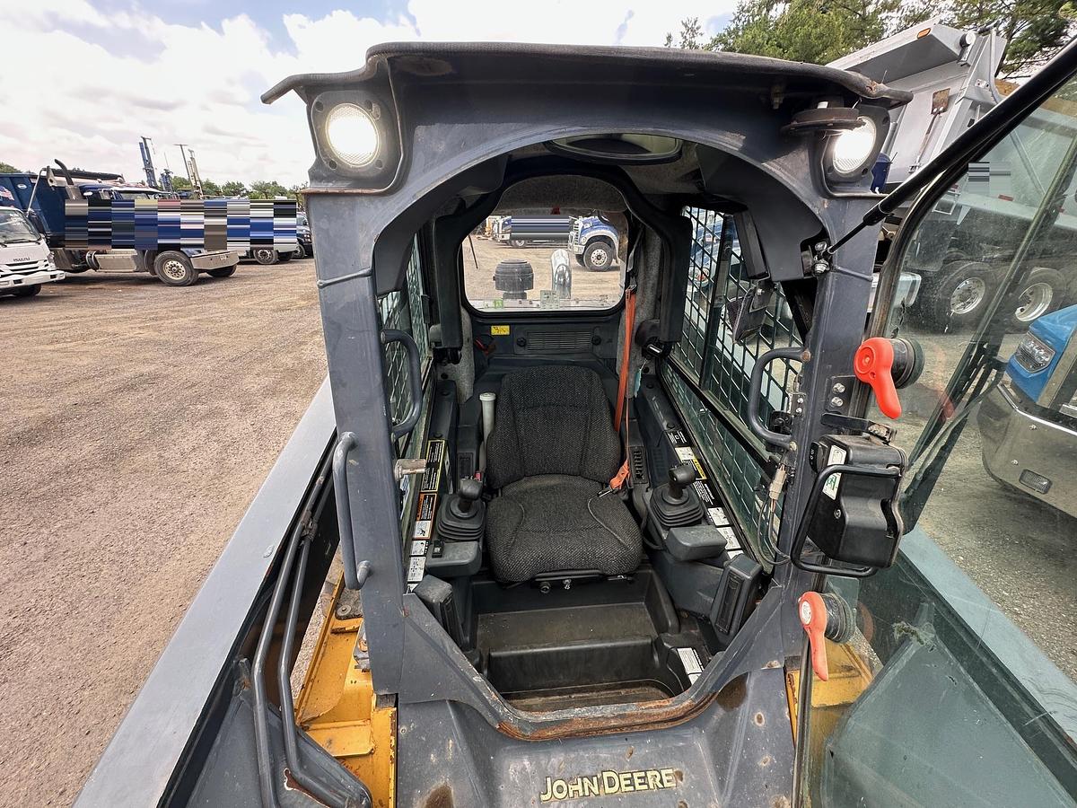 Used 2017 DEERE 332G